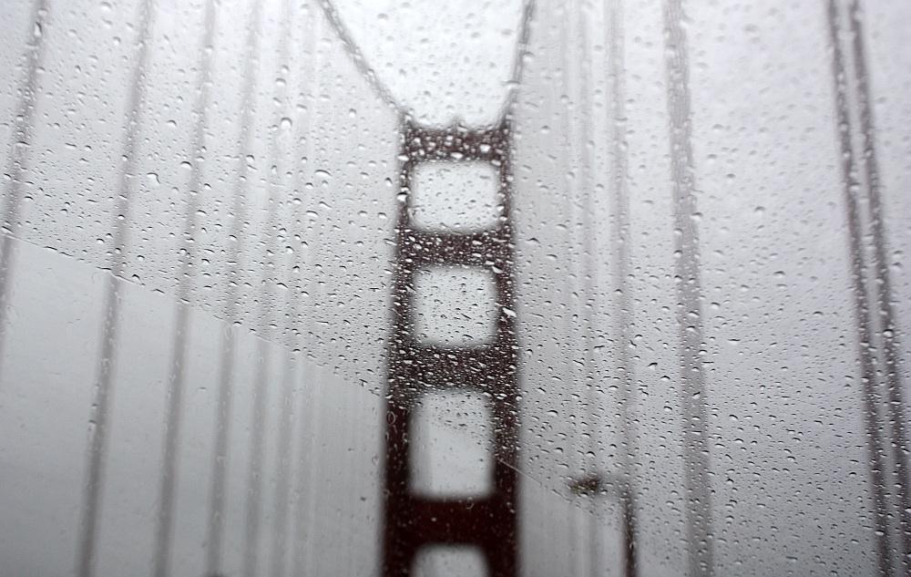 window golden gate bridge
